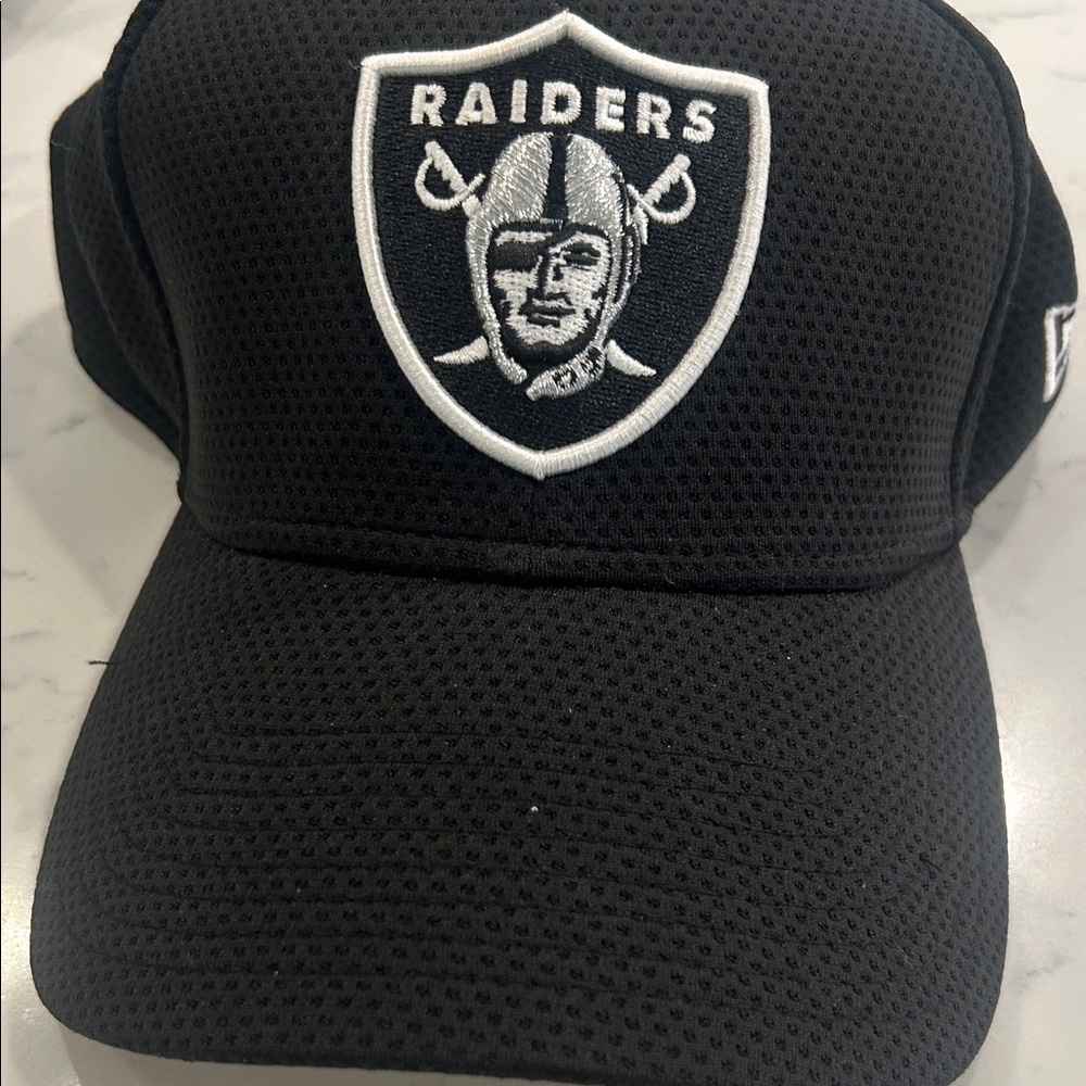 New Era Black 39THIRTY Cap